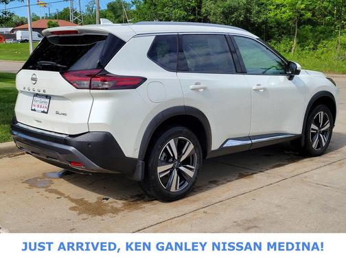 Pearl White Tricoat 2023 Nissan Rogue SL