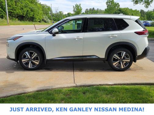 Pearl White Tricoat 2023 Nissan Rogue SL