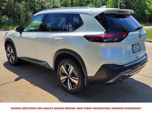 Pearl White Tricoat 2023 Nissan Rogue SL