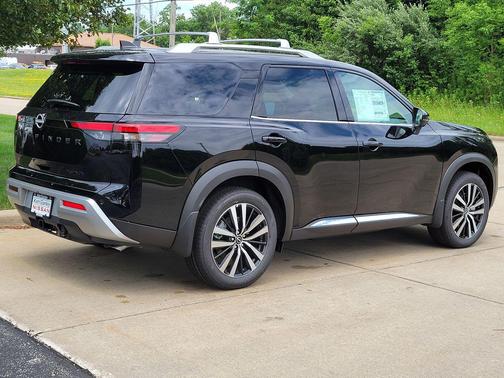 2025 Nissan Pathfinder Platinum FWD