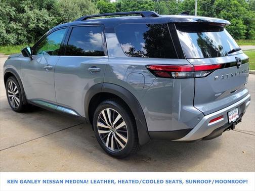 2022 Nissan Pathfinder Platinum 4WD
