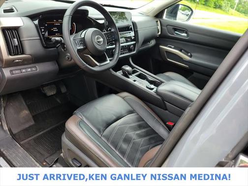 2022 Nissan Pathfinder Platinum 4WD