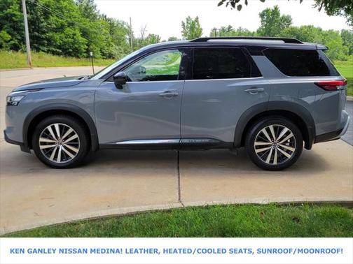 2022 Nissan Pathfinder Platinum 4WD