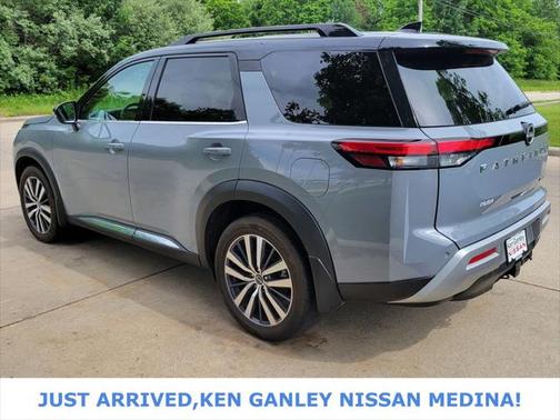 2022 Nissan Pathfinder Platinum 4WD
