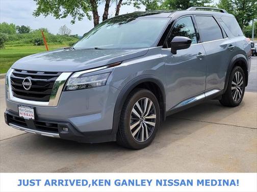 2022 Nissan Pathfinder Platinum 4WD