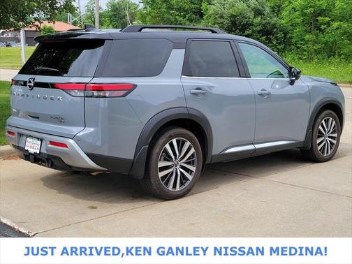 2022 Nissan Pathfinder Platinum 4WD