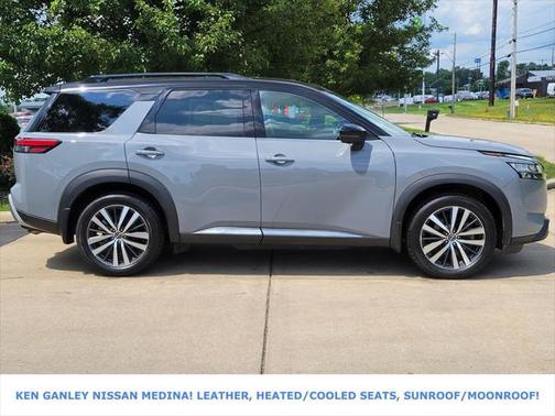 2022 Nissan Pathfinder Platinum 4WD