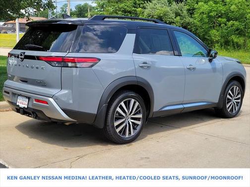 2022 Nissan Pathfinder Platinum 4WD