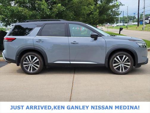 2022 Nissan Pathfinder Platinum 4WD