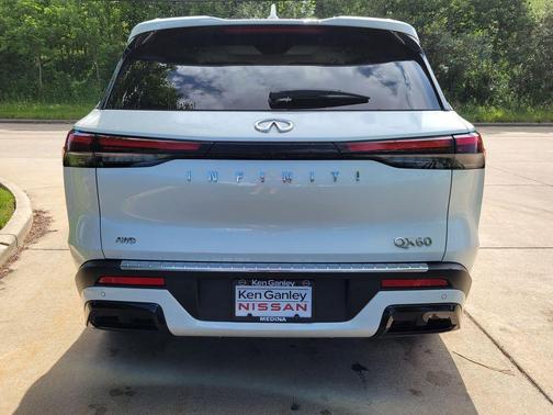 Majestic White 2023 INFINITI QX60 Luxe