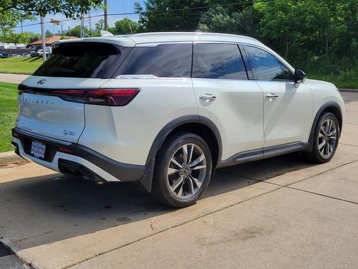 Majestic White 2023 INFINITI QX60 Luxe