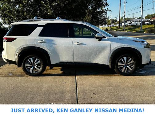 2024 Nissan Pathfinder SL 4WD