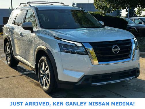 2024 Nissan Pathfinder SL 4WD