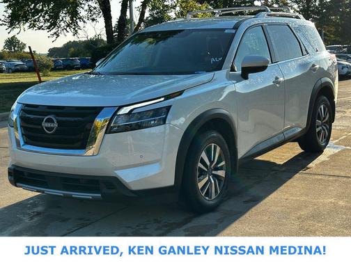 2024 Nissan Pathfinder SL 4WD