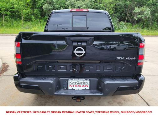 Super Black 2022 Nissan Frontier SV