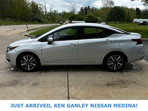 Brilliant Silver Metallic 2025 Nissan Versa 1.6 SV