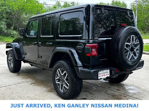Black Clearcoat 2025 Jeep Wrangler 4-Door Sahara 4x4