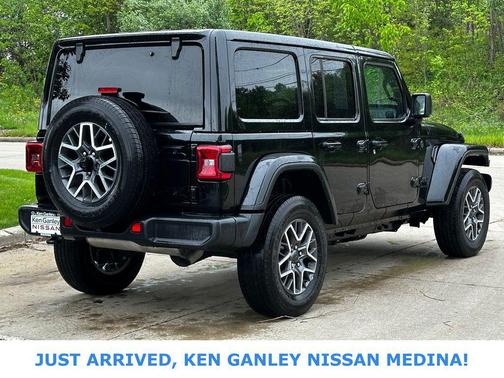 Black Clearcoat 2025 Jeep Wrangler 4-Door Sahara 4x4