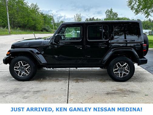 Black Clearcoat 2025 Jeep Wrangler 4-Door Sahara 4x4