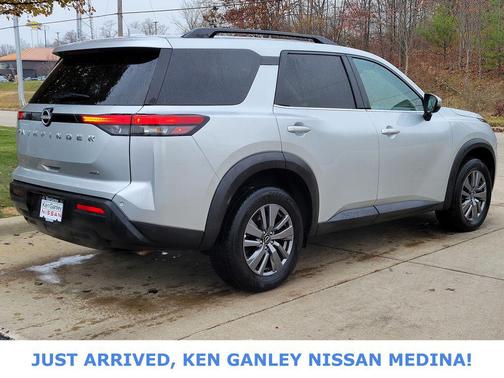 2025 Nissan Pathfinder SV 4WD