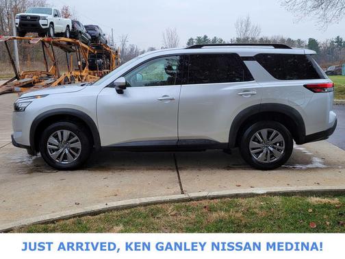 2025 Nissan Pathfinder SV 4WD