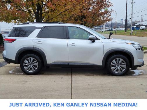 2025 Nissan Pathfinder SV 4WD