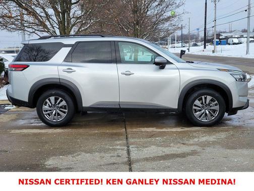 2025 Nissan Pathfinder SV 4WD