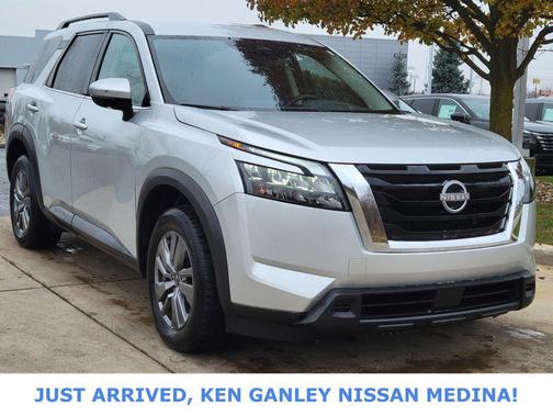 2025 Nissan Pathfinder SV 4WD