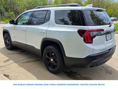 White Frost Tricoat 2023 GMC Acadia AWD AT4