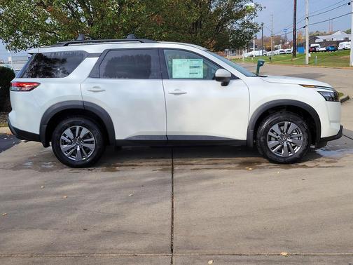 2025 Nissan Pathfinder SV 4WD