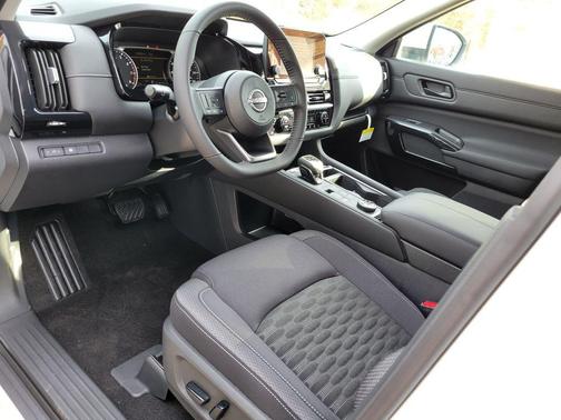 2025 Nissan Pathfinder SV 4WD