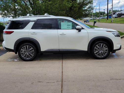2025 Nissan Pathfinder SL 4WD