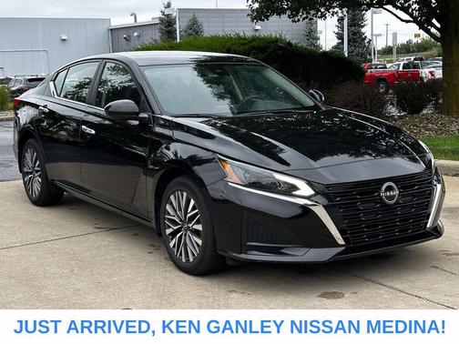 Super Black 2023 Nissan Altima 2.5 SV