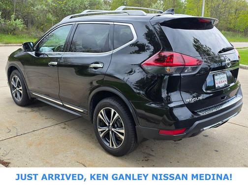 Magnetic Black 2018 Nissan Rogue SL