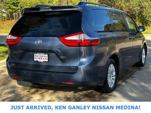 2016 Toyota Sienna XLE