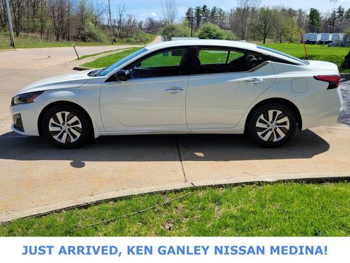 Glacier White 2025 Nissan Altima S FWD