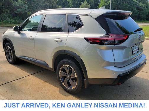 Brilliant Silver Metallic 2024 Nissan Rogue SV