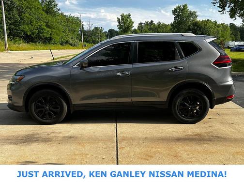 Gun Metallic 2018 Nissan Rogue SV