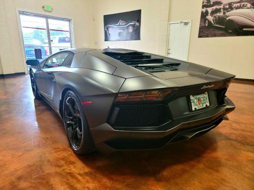 Photo 3 of 4 of 2012 Lamborghini Aventador LP700-4