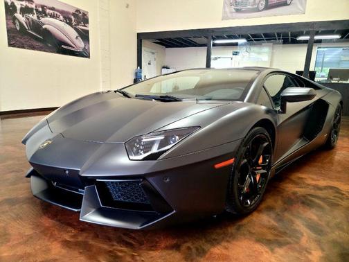 Photo 2 of 4 of 2012 Lamborghini Aventador LP700-4