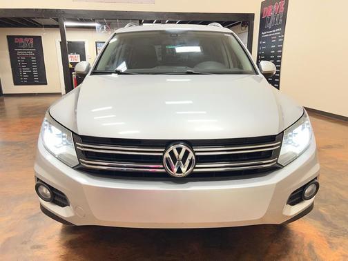 Reflex Silver Metallic 2016 Volkswagen Tiguan SE