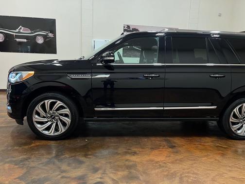 2022 Lincoln Navigator L Reserve