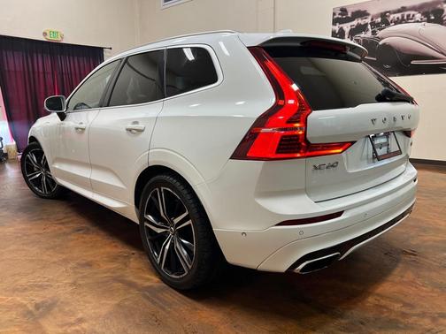 2018 Volvo XC60 Recharge Plug-In Hybrid T8 R-Design