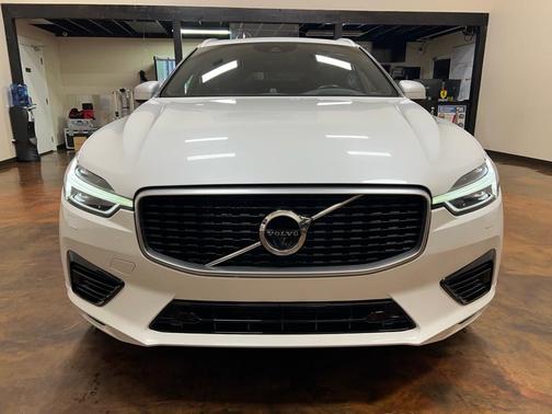 2018 Volvo XC60 Recharge Plug-In Hybrid T8 R-Design