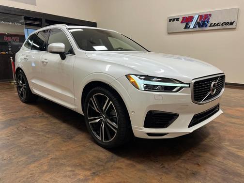 2018 Volvo XC60 Recharge Plug-In Hybrid T8 R-Design