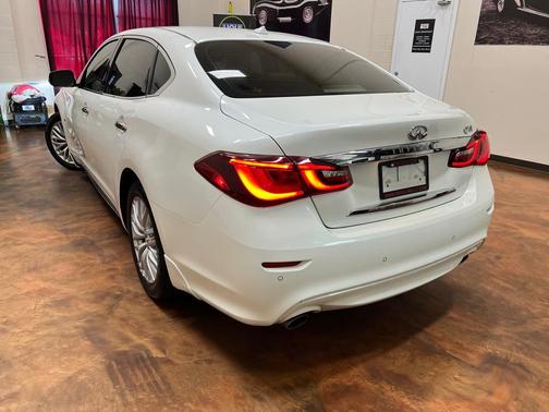 2016 INFINITI Q70L 3.7