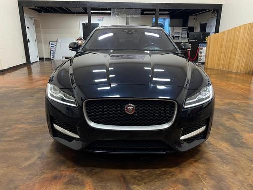 2017 Jaguar XF 35t R-Sport