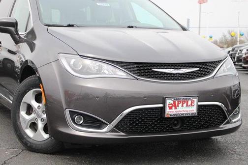 Photo 4 of 46 of 2017 Chrysler Pacifica Touring-L Plus