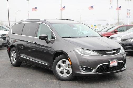 Photo 3 of 46 of 2017 Chrysler Pacifica Touring-L Plus