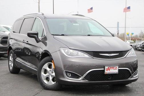 Photo 2 of 46 of 2017 Chrysler Pacifica Touring-L Plus